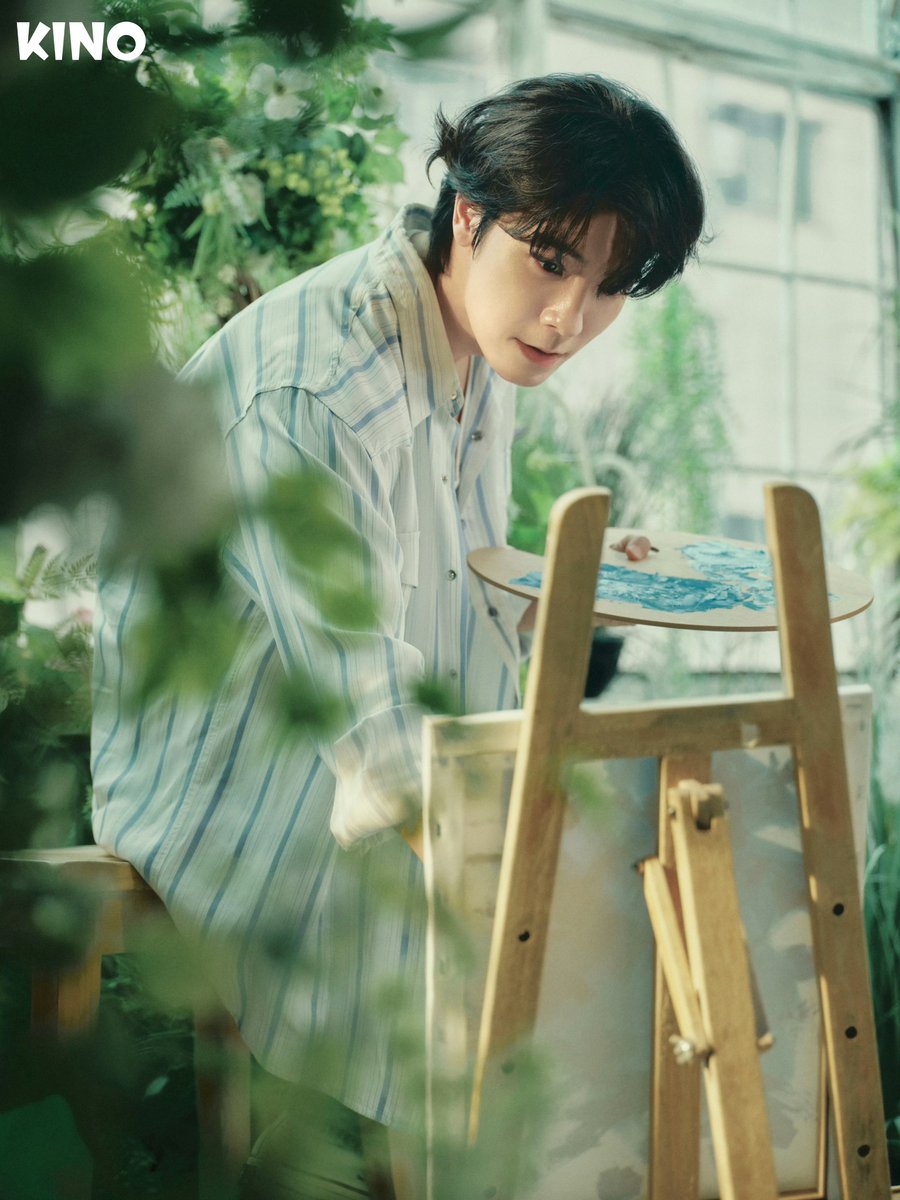TheLees_HyukHae's tweet photo. 260719

DONGHAE X KINO MAGAZINE
#DONGHAE #동해 

What does summer look like at its best? Is it an apple falling onto the warm earth, or countless stars blanketing the midsummer night sky?
Or perhaps it's that very moment when the light falls, and he just happens to be there.
At this moment, the sea breeze is slowly drifting in from afar. On the other side of the sea, the starry sky is quietly closing the night's diary.