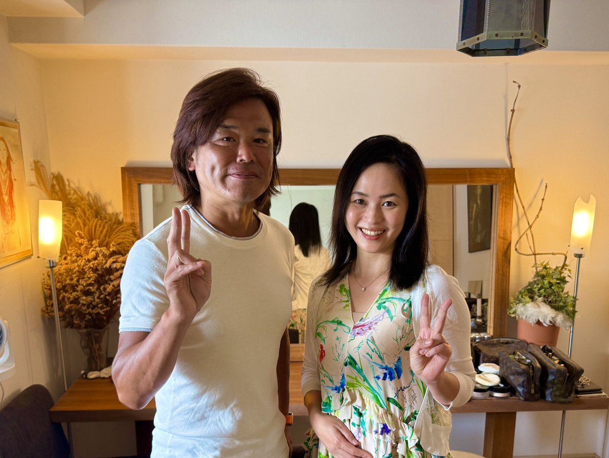 OfficeMAMBA's tweet photo. 🩷　office MAMBA 梅田サロンで
ちえちゃんの撮影のお支度💄 https://t.co/qmBcHNkgb7