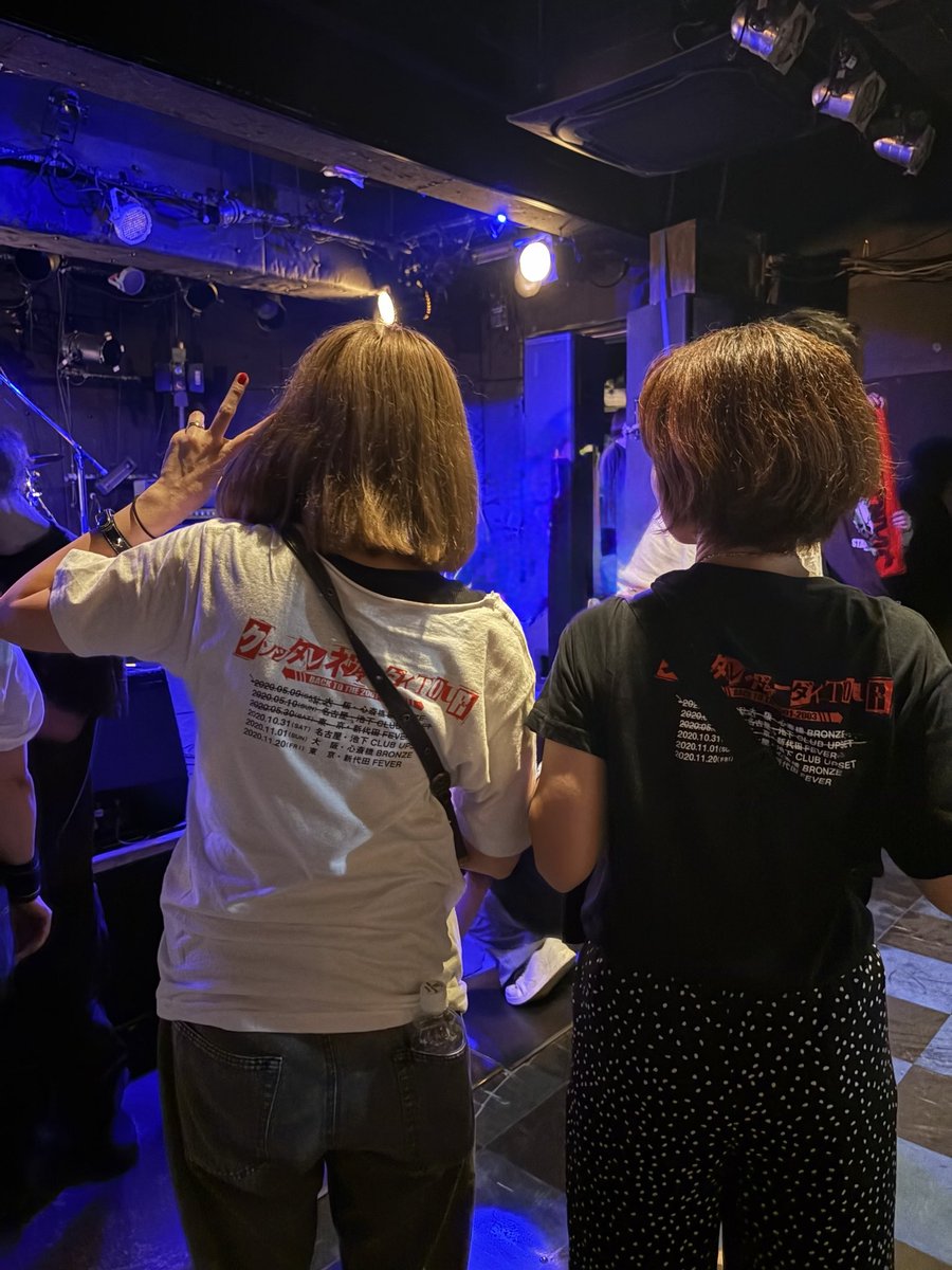 nagoya101's tweet photo. クソッタレネヴァーダイTOURリベンジ名古屋✨めちゃくちゃ楽しかった💕初期のアツイ曲で心が沸騰したり、カッキーやあっちゃんで和んだり、ほんと最高だった👍このTシャツ着るべき日がきた〜と思って着て行ったら、まさかの高校の同級生と双子コーデ😍Photo byすーちゃん❤️ https://t.co/yk93WSNW29