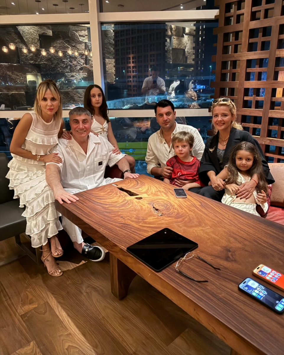 Sonkalesp1's tweet photo. Aile herseydir 🧿 

REİS SEDAT PEKER https://t.co/UbLLCwaOpo