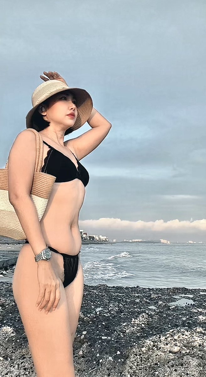 hoanguyenu40hcm's tweet photo. Nghe nói anh thích màu đen 🖤 https://t.co/8Ju5G34Ffl