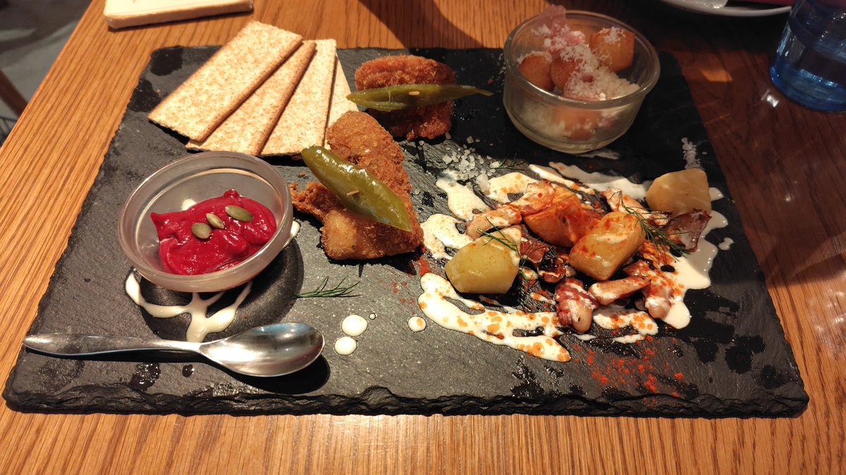 outeisu's tweet photo. ランチ→お散歩→初めてデートした場所でディナー
・3・っ💝 https://t.co/6kSMiq7UHy