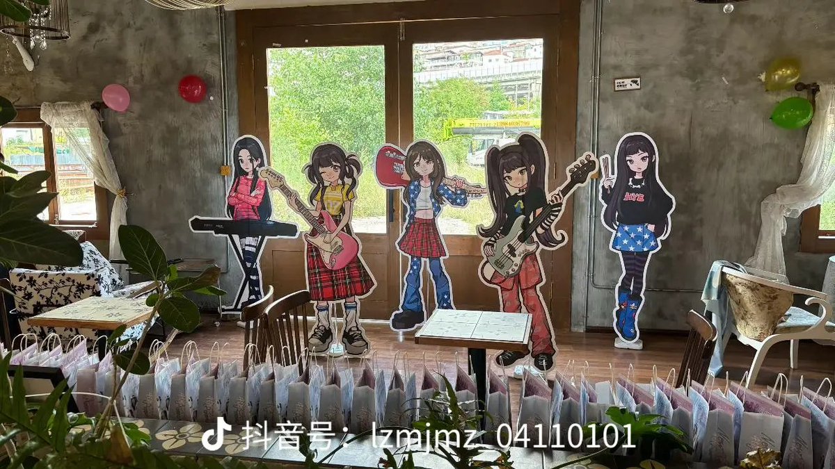 bborbnz's tweet photo. #NewJeans 4th Anniversary Cafe
📍 Guiyang 

©   https://t.co/UbneGmMdDM https://t.co/fGAwsWLORU
