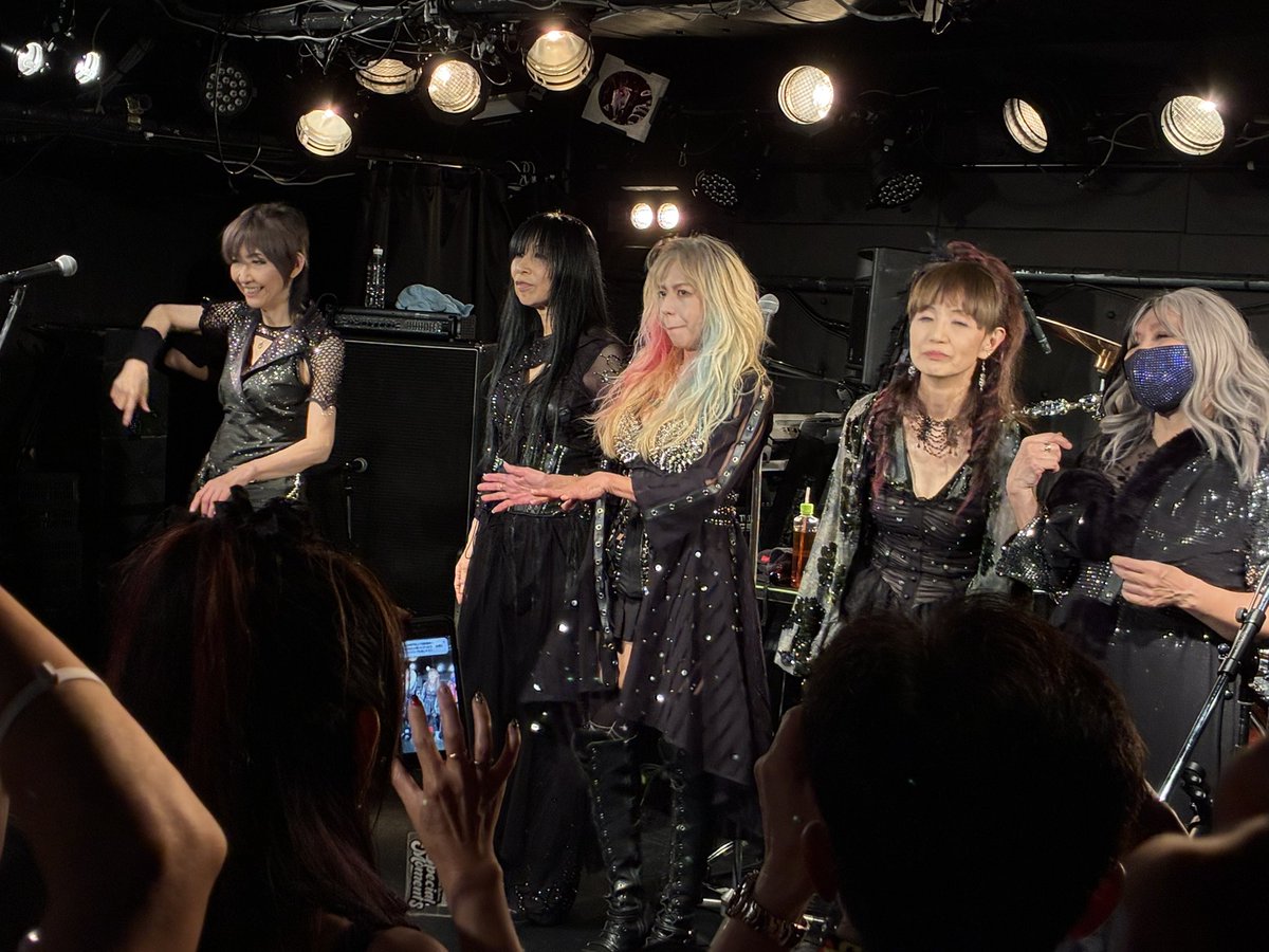 kasiya1's tweet photo. 今日のアポロック🎸
四日市CLUB ROOTS→ 100本ライブの63本目は三重県2本目、四日市初、外も暑いがハコの中はもっと熱い🔥
#SHOWYA
#ショーヤ
#100LIVEAGAIN~死ぬまで青春!!~ https://t.co/4pGKEYkQLF