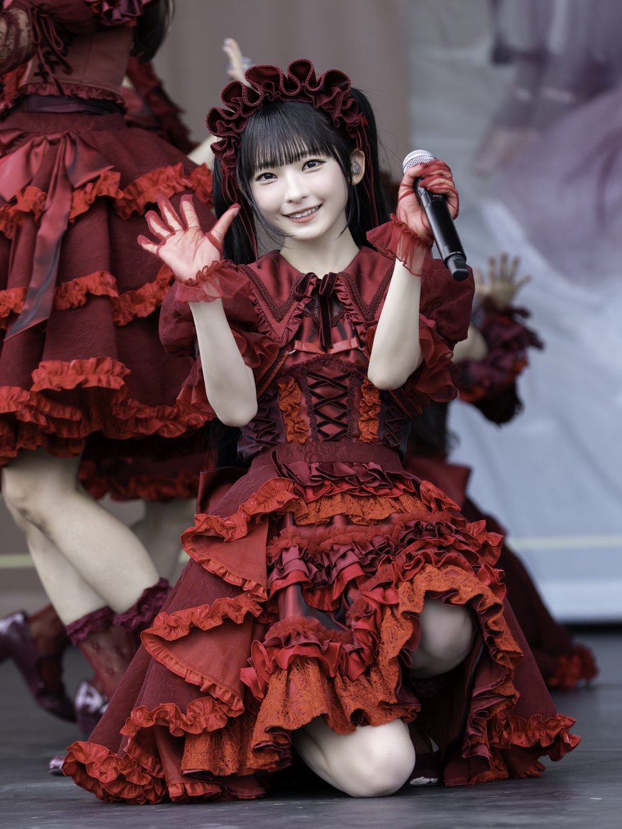 wadaotaku's tweet photo. 「くださいませ」で目のハイライト消す子でバズったけどライブ中の永田詩央里ちゃんは笑顔が可愛くて楽しそうにライブしててこっちの可愛い部分ももっと広まってほしい https://t.co/sgalsVIwoY