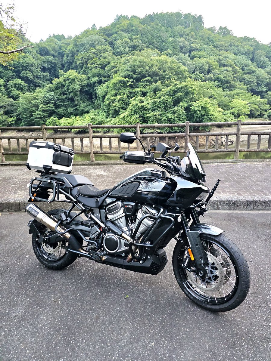 daikitiperfect's tweet photo. バッテリーとオイル交換！

プライムデーで買った缶がボコボコのカストロール POWER1とキジマのオイルフィルター。そして純正バッテリーと同じ製造ライン、性能もほぼ同等ながらコスパの良いウエストコのバッテリー！
バッテリー位置がラジエーターの下でいろいろバラす。
好調になった！ https://t.co/019cRb4rPE