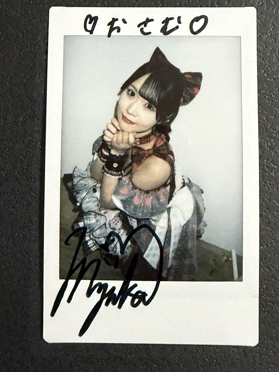 みゆかちゃま💖💖💖 赤衣装アー写撮影時のチェキ📸 デビュー前の貴重な