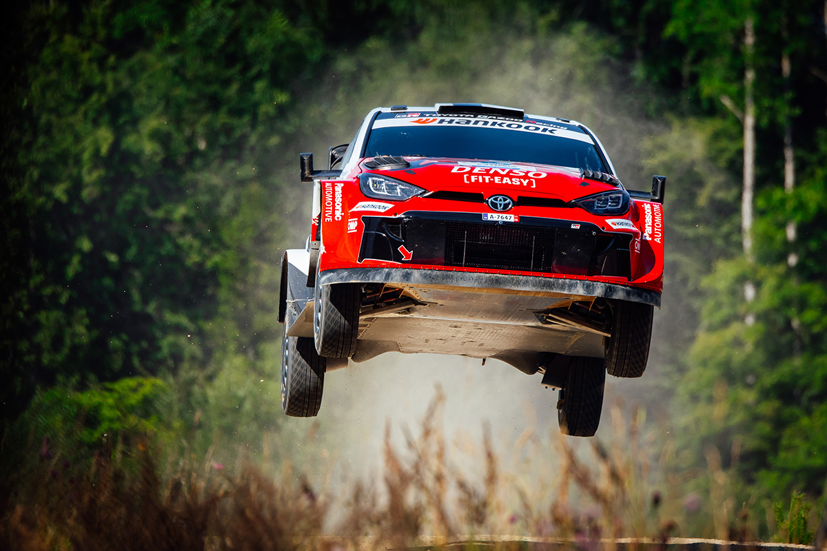 TOYOTA_GR's tweet photo. WRC Rd.9
ラリー・エストニア🚗🇪🇪【速報】

／／
サミ・パヤリ選手とコ・ドライバーのマルコ・サルミネン選手が
全18ステージ中12ステージウィンの力強いスピードをみせて、待望のWRC初優勝🏆️🍾✨️
＼＼

#CongratsSami
#CongratsMarko

パワーステージ＆スーパーサンデーを制したオリバー・ソルベルグ／エリオット・エドモンドソンが2位に入り、
GRヤリスが1-2フィニッシュ✨️

🏆️ サミ・パヤリ／マルコ・サルミネン
🥈 オリバー・ソルベルグ／エリオット・エドモンドソン
5️⃣ セバスチャン・オジエ／ヴァンサン・ランデ
6️⃣ エルフィン・エバンス／スコット・マーティン

昨日再出走を果たした勝田貴元／アーロン・ジョンストンも、順位未確定ながら力強く走破。

熱い応援をありがとうございました!!!

#WRCjp
#GRヤリス