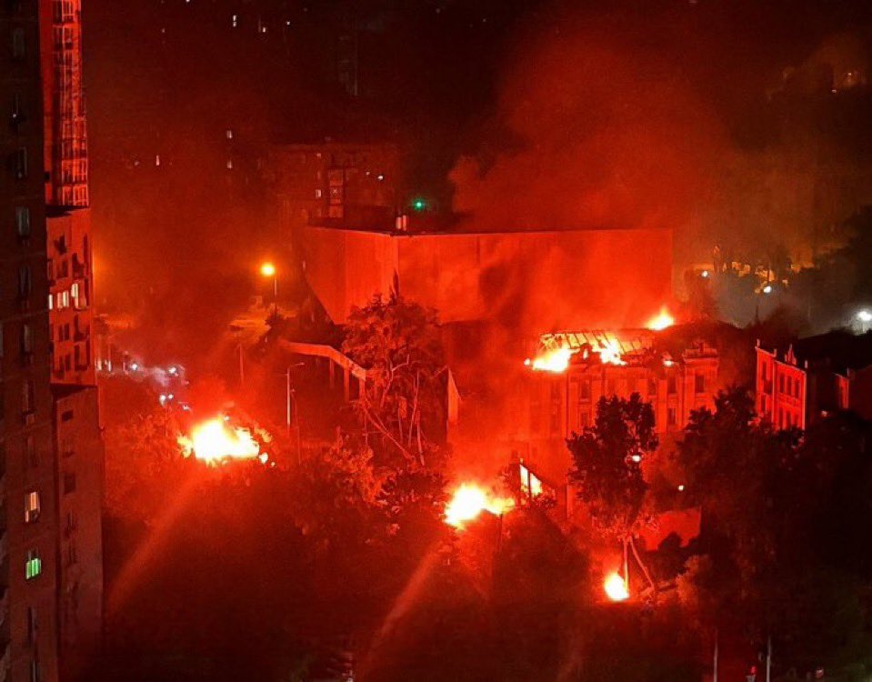 EthanLevins2's tweet photo. Zelensky watches his capital burn, he kidnaps men on the streets, he refuses to evacuate frontline cities. 

Then he flies to London with the families of Ukrainian oligarchs to party and beg for money. 

Gross… https://t.co/0UNcERzSKy