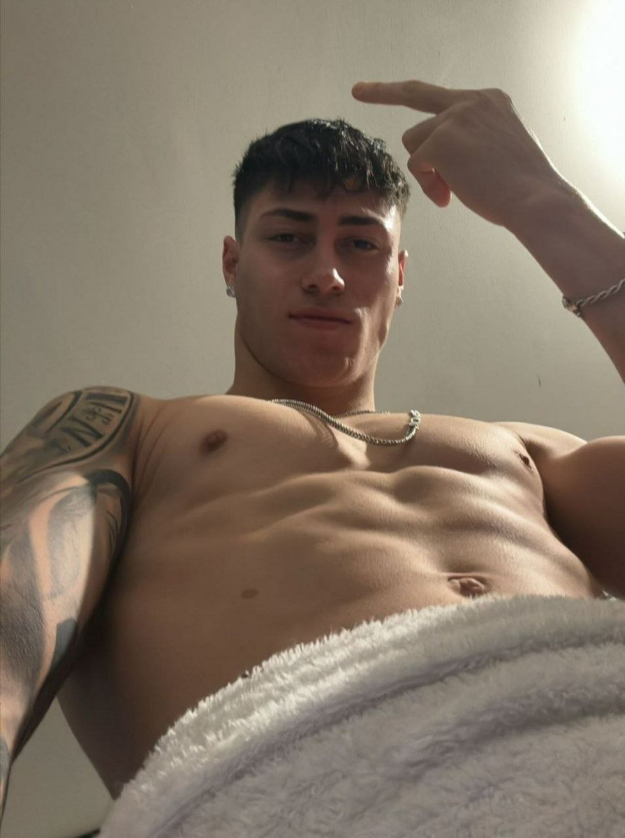 chilenos__hot1's tweet photo. Matías 🇨🇱 #hetero #gay #chilegay #gaychile #hot https://t.co/ioHAWm9y5k