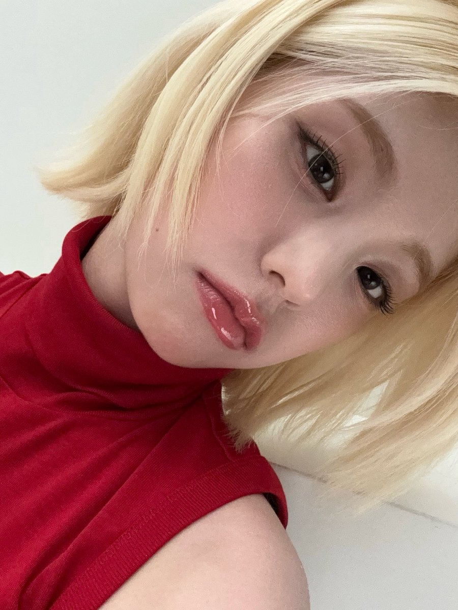 bblofitzy's tweet photo. 🐺💭 1:19pm (17th)

— hey~~
— what are you doing midzy~!~!

👤 “i miss you”
— i messaged because i miss you too 🌼

👤 “i’m looking at yezyishere’s post”
— the one i posted yesterday was pretty~

— ㅎㅎ https://t.co/5QyaCVwprU