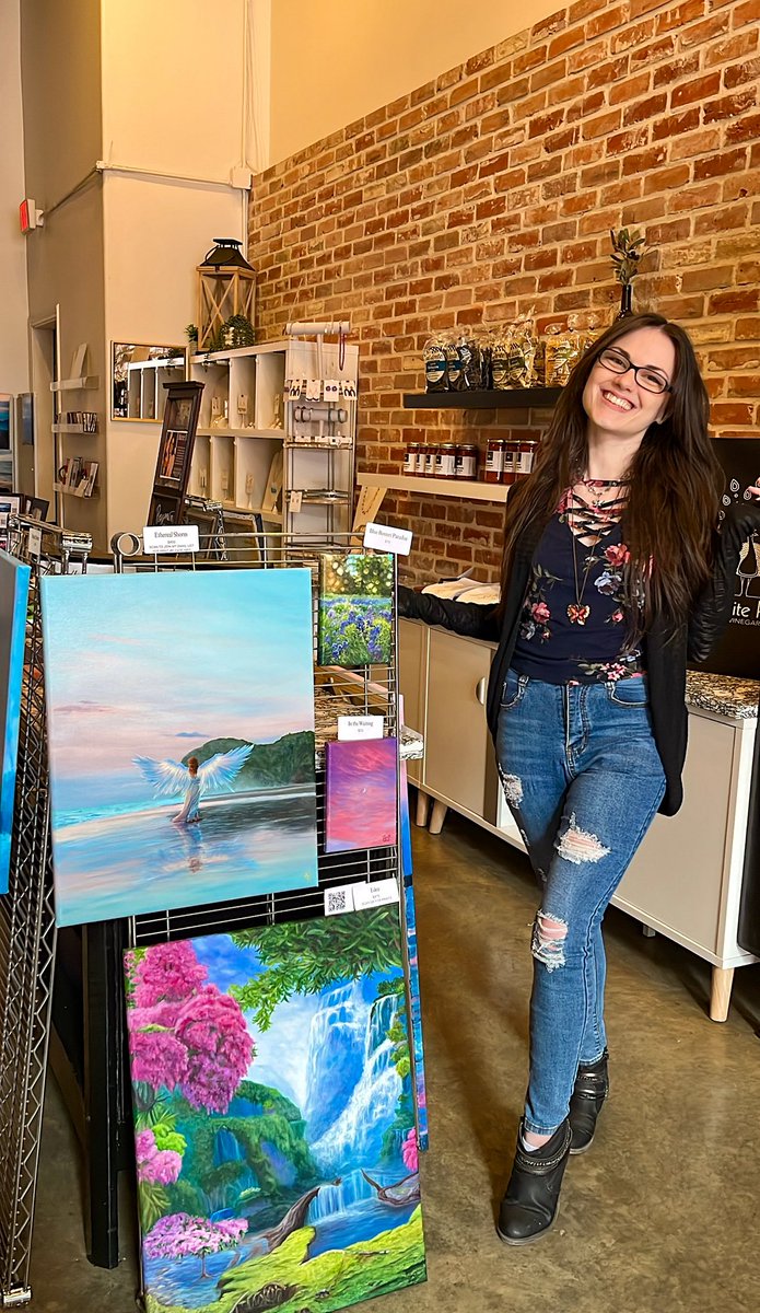 Marciesfunn's tweet photo. @TessaHuffmanVO @JohnnyG0089 I’m a painter! I’ve been painting professionally since 2019 and voice acting since last year. I love both things so much! https://t.co/9saJiPDjJP