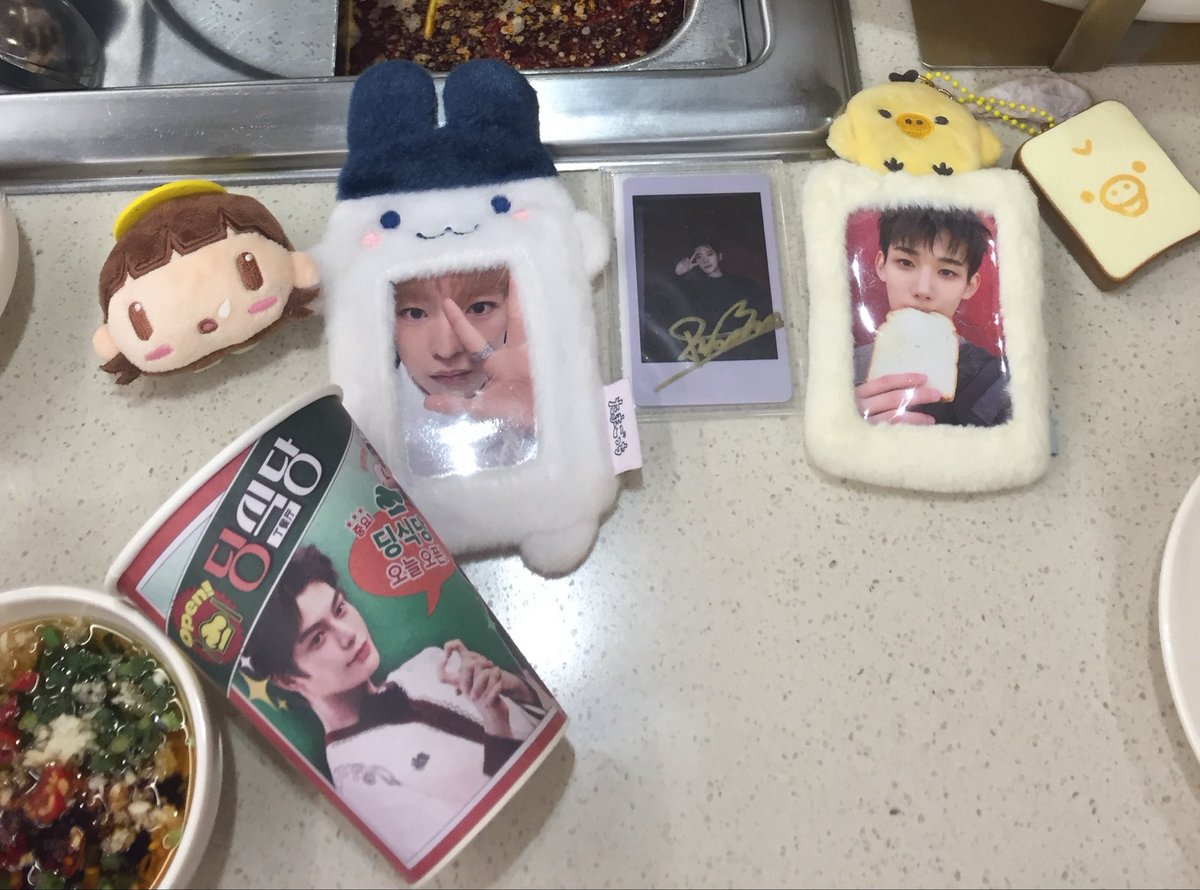 VvwvVbb's tweet photo. #丁餐厅今天开业啦

훠궈 먹다가 온 번아웃
딩위시거 용안으로 치료하다 ••• https://t.co/DbQkmYmXEF