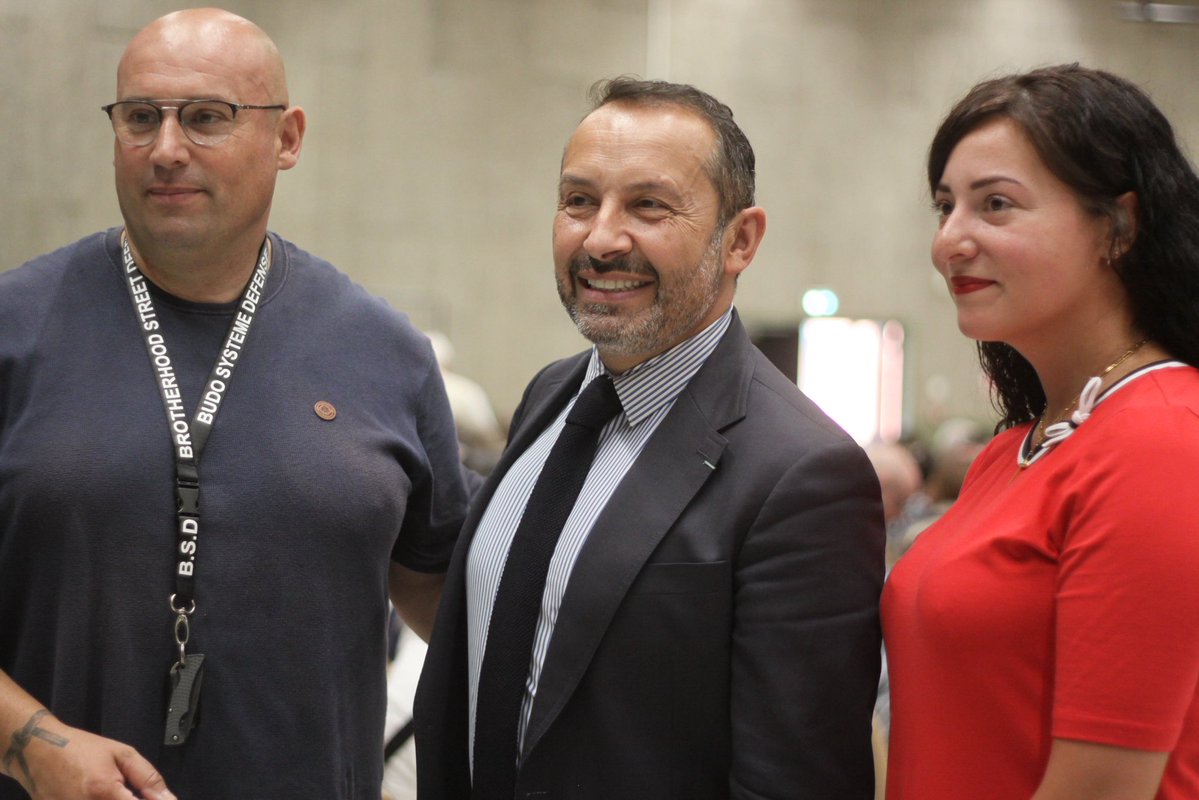RNJ_Savoie's tweet photo. Présent hier à la Fête de l’Isère. Merci à notre excellent @sebchenu pour sa présence.

Suivie d’une belle passation de DD entre @thierryperez_ et @ValentinGabriac.

L’année qui vient sera déterminante pour notre pays. Restons mobilisés.

@MLP_officiel Présidente !! 🇫🇷🇫🇷 https://t.co/YtD3vC144i