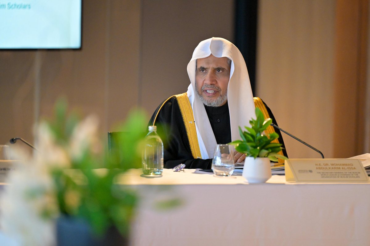 MWLOrg_Fr's tweet photo. Ce matin :

Le Secrétaire général, Président de l’Organisation des savants musulmans, cheikh Mohammed Alissa @MhmdAlissa, a rencontré, à son lieu de résidence à Auckland (Nouvelle-Zélande), les principaux dirigeants de la Fédération des associations islamiques de Nouvelle-Zélande.

La rencontre a porté sur plusieurs sujets relatifs à l’action islamique, notamment le renforcement de la sensibilisation religieuse à la lumière des principes énoncés dans la Charte de La Mecque, approuvée par plus de 1200 muftis et oulémas, ainsi que sur les activités de la Fédération visant à mettre en avant les valeurs de l’Islam qui appelle à la tolérance et à la coexistence, tout en préservant l’identité et les spécificités de la communauté musulmane en Nouvelle-Zélande.