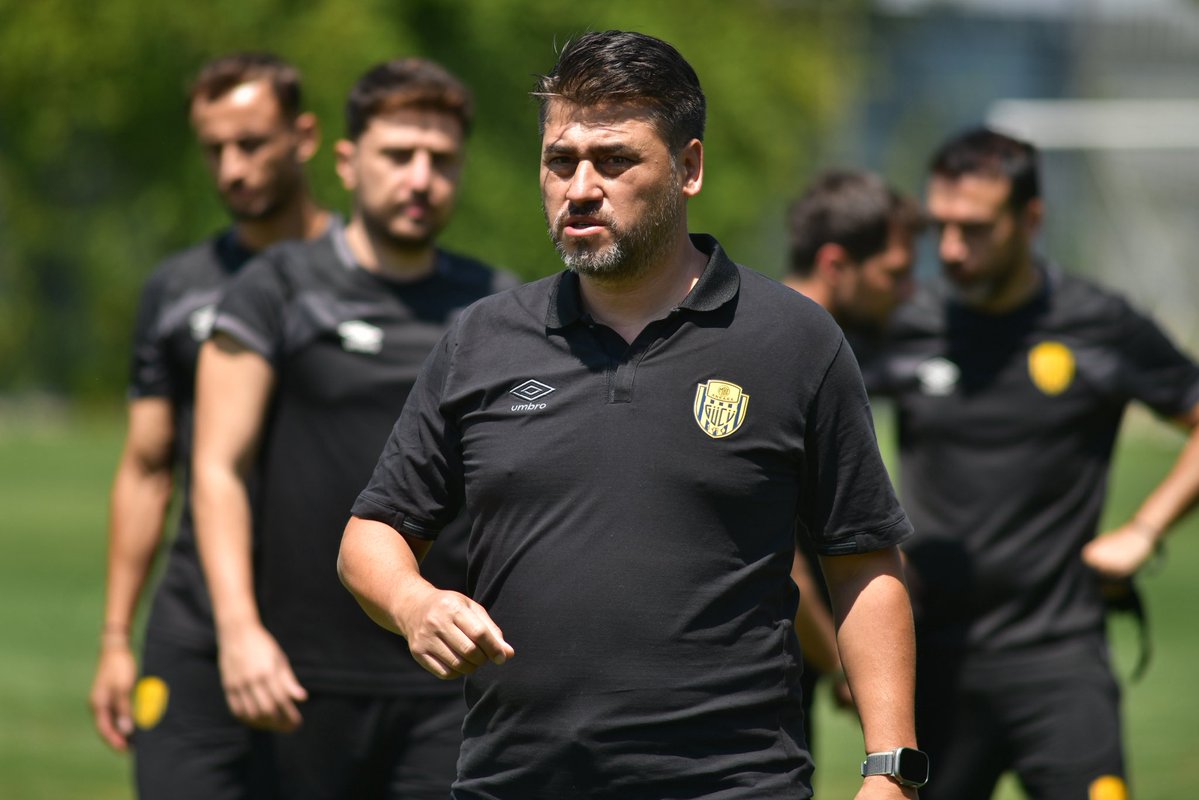 Ankaragucu's tweet photo. Günün Antrenmanı
#MKEAnkaragücü 💛💙 https://t.co/TOCEfXxe3V