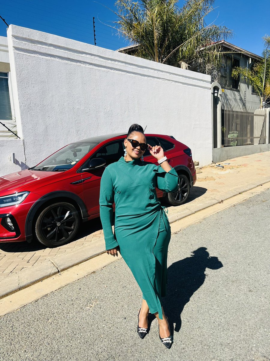 ester__sakeus's tweet photo. Happy Sunday ✨🕯️🙏🏼💚 
#OOTD 🤭 https://t.co/NnSZnRBMxS