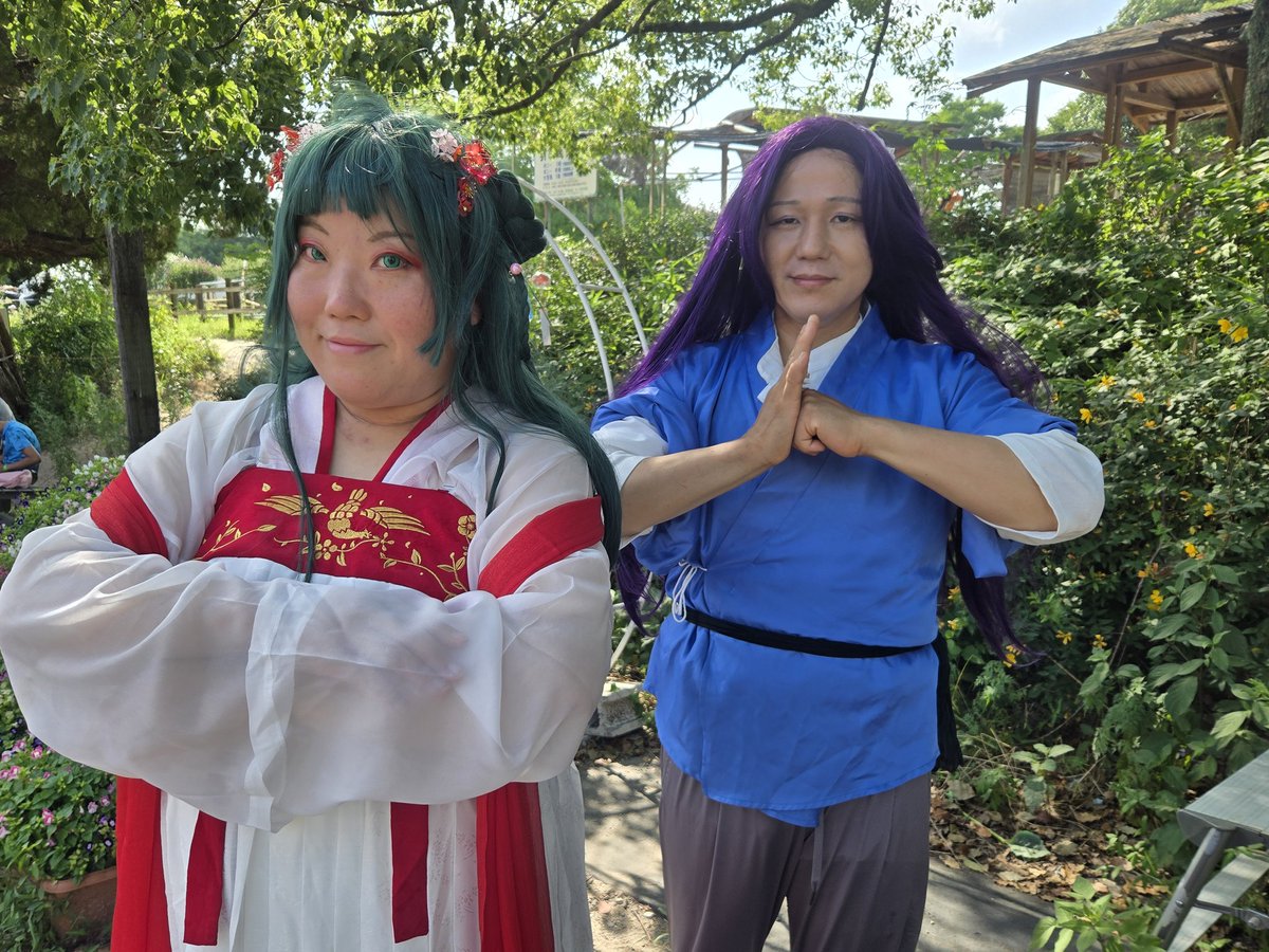 homucyan's tweet photo. 薬屋のひとりごと
お忍び町歩き

お嬢様猫猫…@homucyan
変装庶民壬氏…@MIO_lovelive

｢平民を装いたいということでしたら、できないこともありませんけど｣

#東郷乱舞 https://t.co/DIi11fIORb