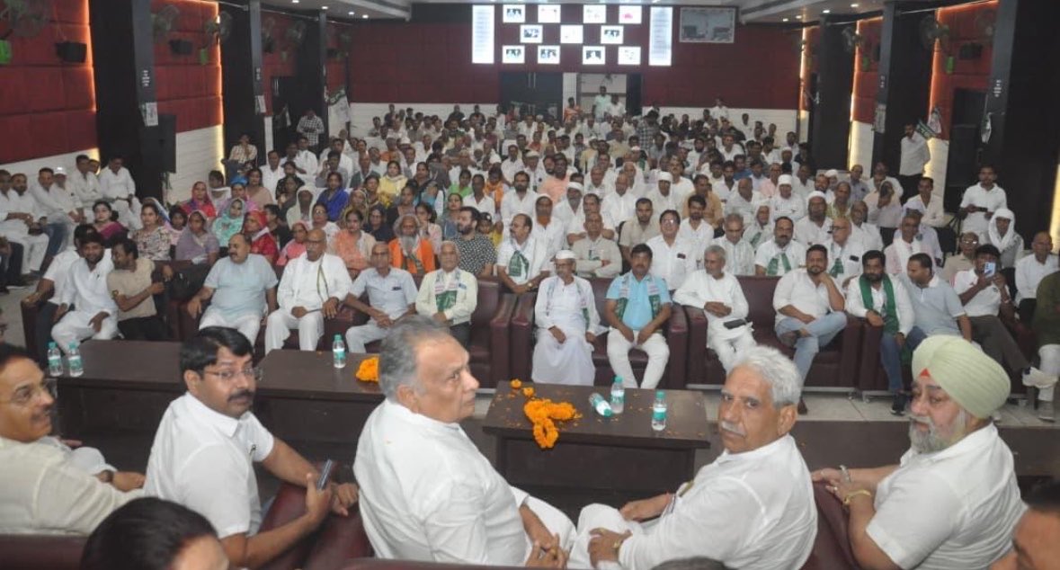 RekhaRld's tweet photo. राष्ट्रीय लोकदल महानगर का कार्यकर्ता सम्मेलन संपन्न ;
महानगर के अंतर्गत आने वाले गांवों को स्मार्ट गांव बनवाने का लिया संकल्प:
डा रेखा चौ.
मुख्य अतिथिश्री त्रिलोक त्यागी,छेत्रीय अध्यक्ष श्री त्रिशपाल मलिक मंडल अध्यक्ष श्री इंदरवीर भाटी और राष्ट्रीय सचिव प्रबोध कुमार रहे मौजूद । https://t.co/qPnQychgEm