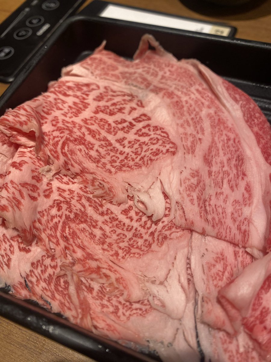 ani178's tweet photo. 行きたかった焼肉屋は満席で入れなかったので、神戸牛のすき焼き食べに来た😗 https://t.co/hBuqZDIqZ1