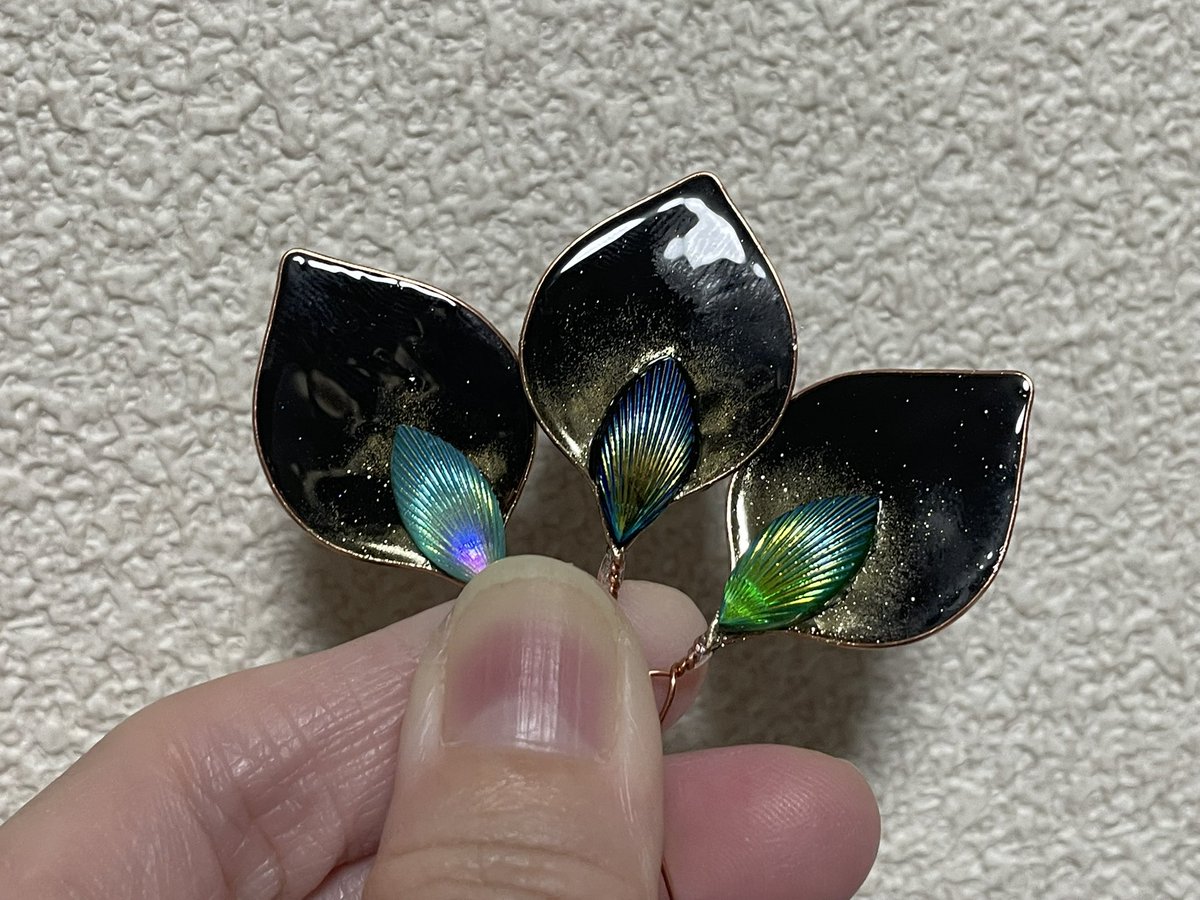86world417's tweet photo. 黒金ベースのウコロ
#ハンドメイド #ディップアート #レジン #ウロコ #フェイスチップ #86world https://t.co/Lqc1ZKqkIh