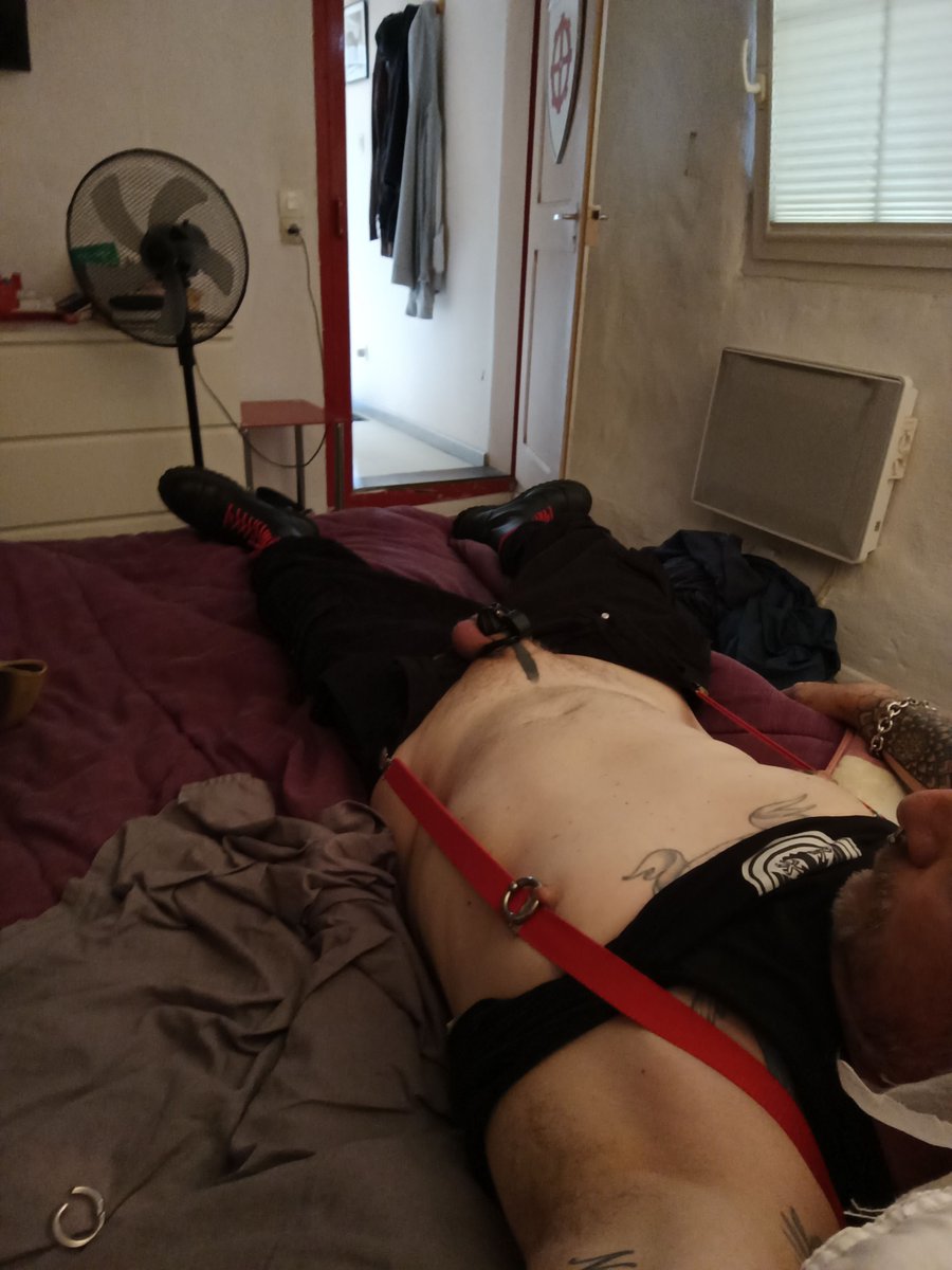 KmsSexe's tweet photo. #cagedcock #cageddick #pierced #nipplepiercing #tattoo #tattoed #gayskin #nsfw #gayporn #fcknzs https://t.co/zgdnJI650H