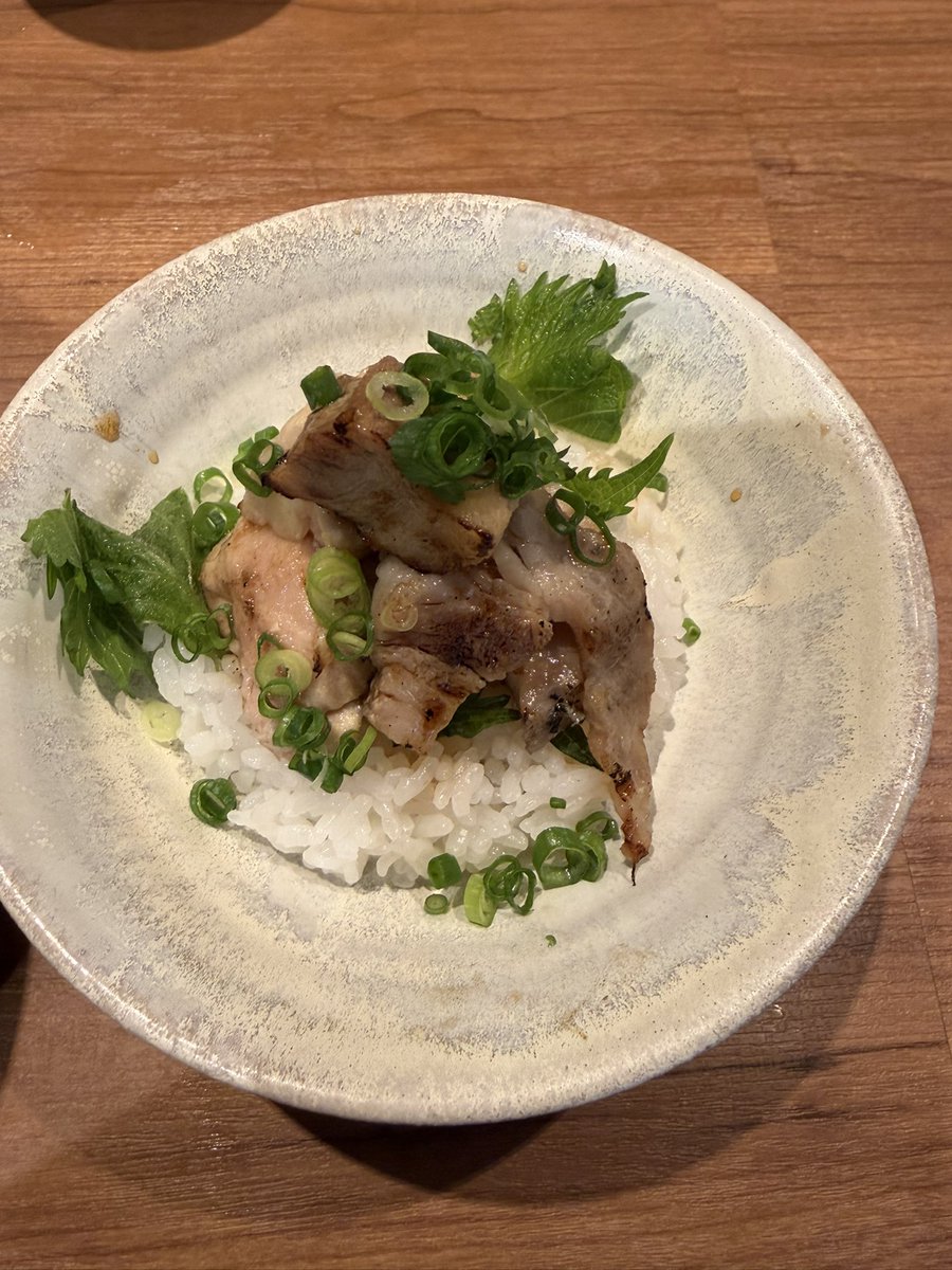 Dexter3594's tweet photo. #JapaneseRamen五感 
地鶏と貝のダブルスープ！
地鶏の味にも負けない強烈な貝の旨み🐚
それをうまくまとめる控えめな醤油
スープめっちゃ美味かったです🤣 https://t.co/ykkKJb3LXM