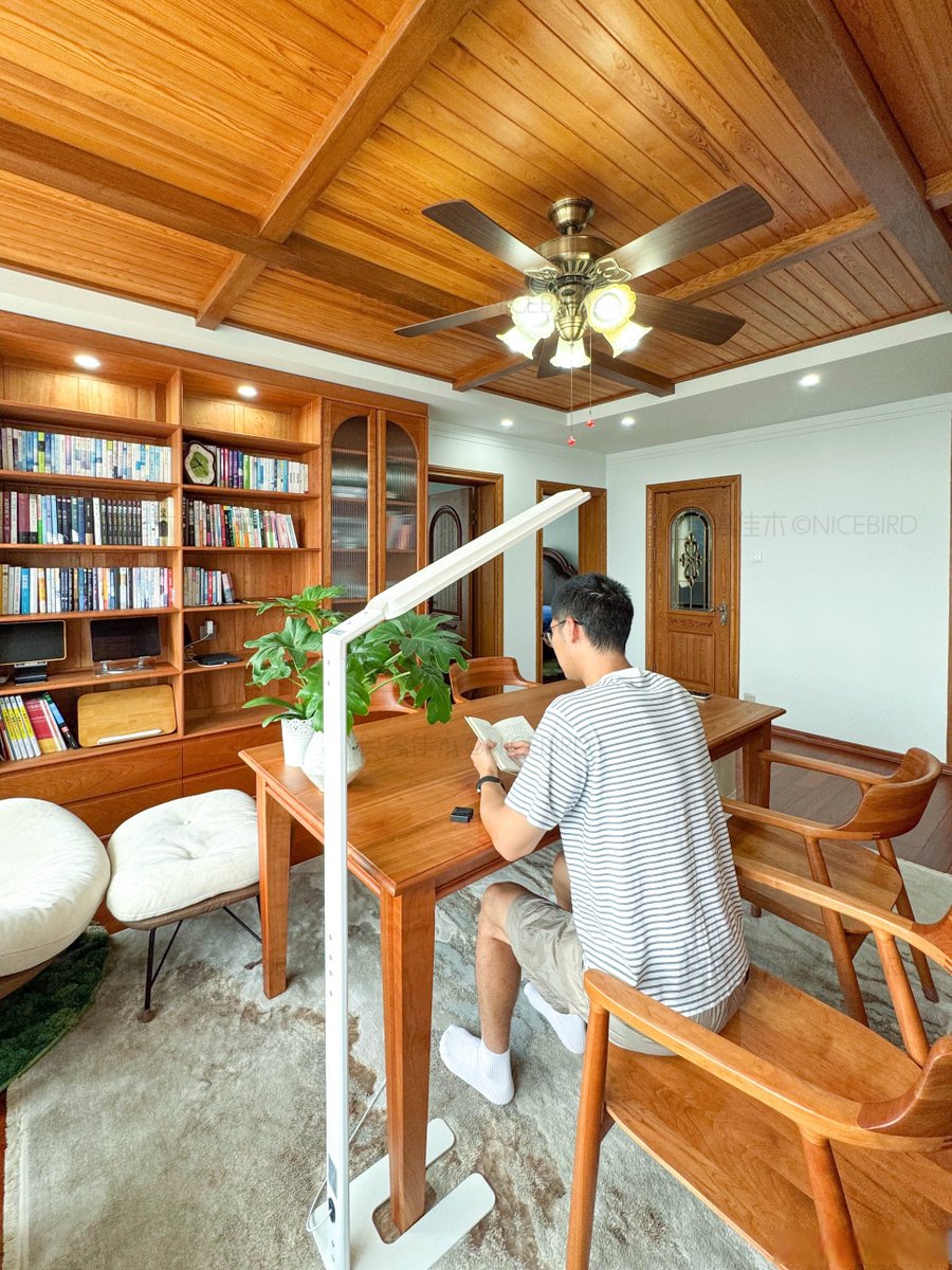 CandisZimmse's tweet photo. Just spent 10 mins tidying up my cluttered coffee table—now my favorite book, a blooming potted succulent, and a half-empty iced latte fit nicely on the clean surface. Small wins hit different! https://t.co/YPhldXrZPp