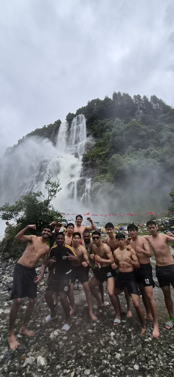 gumpe's tweet photo. You dont need an ice bath when you have it all natural. Making the most of the off day, took the boys out for a recovery session at Nuranang fall, Jang. 
#recoveryday #nuranangfalls #beautifultawang #tawangdairies #monyulfc https://t.co/8knEaFw1FP