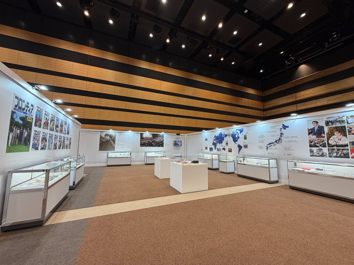 kouraiseeds's tweet photo. 「安倍晋三 回顧展」は全ての日程を終えて閉幕しました。

全12日程の来場者数は6819名で、会場キャパシティ上限でした。

ご希望いただいたにも関わらずチケット完売によりご来場いただけなかった皆さま、申し訳ございませんでした。

そして、ご来場いただいた全ての皆さまに感謝申し上げます。 https://t.co/UzD3w9ELhq
