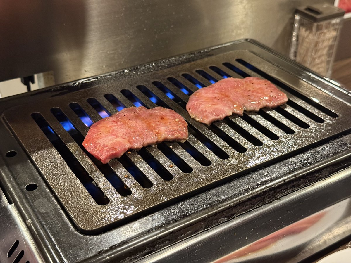 Sakesuke_93110's tweet photo. まーちゃん初日からの2年連続で肉を焼く！
楽しかったなー💪 https://t.co/okzLw0iYX7