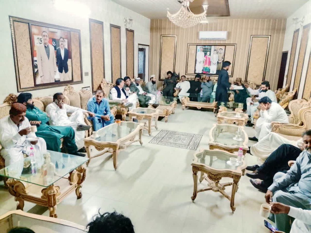 QumberZawar's tweet photo. عوامی میئر حیدرآباد کاشف علی شورو صاحب واقعی عوام کے مسائل سننے اور انہیں فوری حل کرنے کے لیے ہمیشہ پیش پیش رہتے ہیں۔ اللہ تعالیٰ انہیں مزید کامیابیاں عطا فرمائے۔
#MayorBadalRahaHaiHyd
@BBhuttoZardari @AAliZardari @jamkhanshoro @KashifShoroPPP @bilalshoro376 https://t.co/nl1lc9rvtM