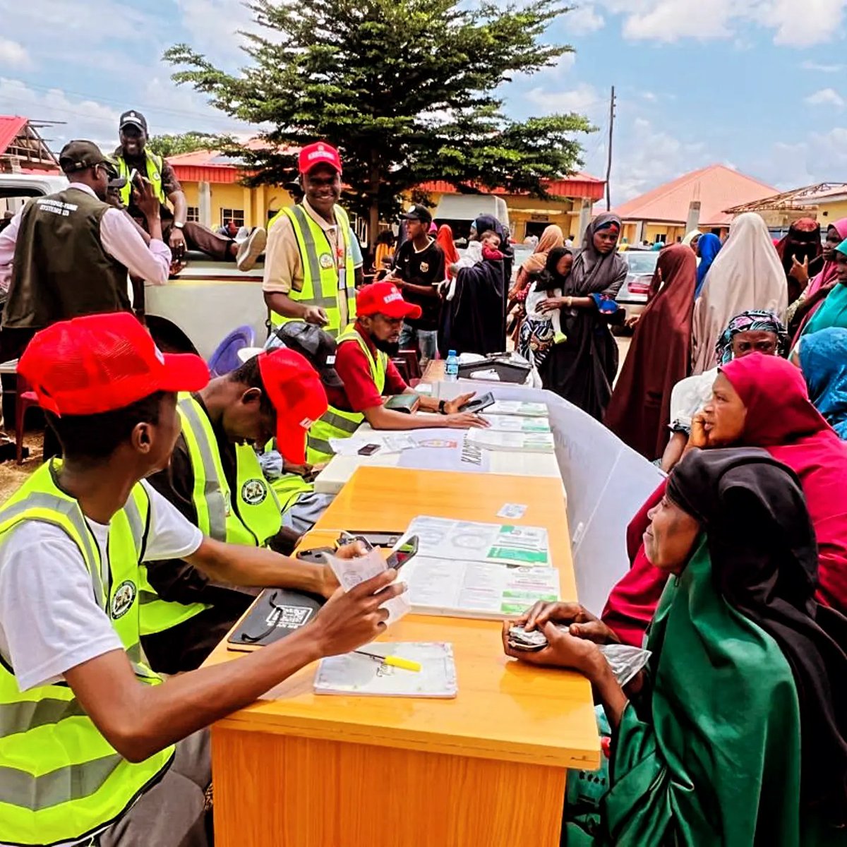 kadchma's tweet photo. KADCHMA enrolls over 1,000 vulnerable pregnant women &amp; under-five children into the Kaduna State Contributory Health Scheme to reduce maternal and neonatal mortality. The initiative expands access to quality, affordable healthcare and supports Gov. Uba Sani's healthcare (1/2) https://t.co/EL0wlSvKK0