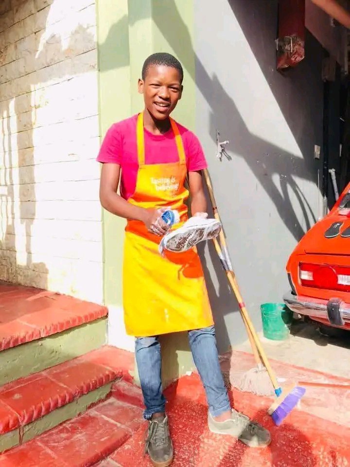 Trevor_sidogi's tweet photo. Meet Junior Dyasi from Cape Town 🇿🇦

Even though many young people in South Africa cannot find jobs, Junior decided to make his own. 
At school he sells snacks and sweets to other learners. 
At home he runs his own business called Magnificent Tekkie Laundry He cleans sneakers for people in his community.

Junior is young, but he is already a business owner. 
He did not wait for opportunities. He created them.

This is proof that with ideas and effort, young people can beat the odds.