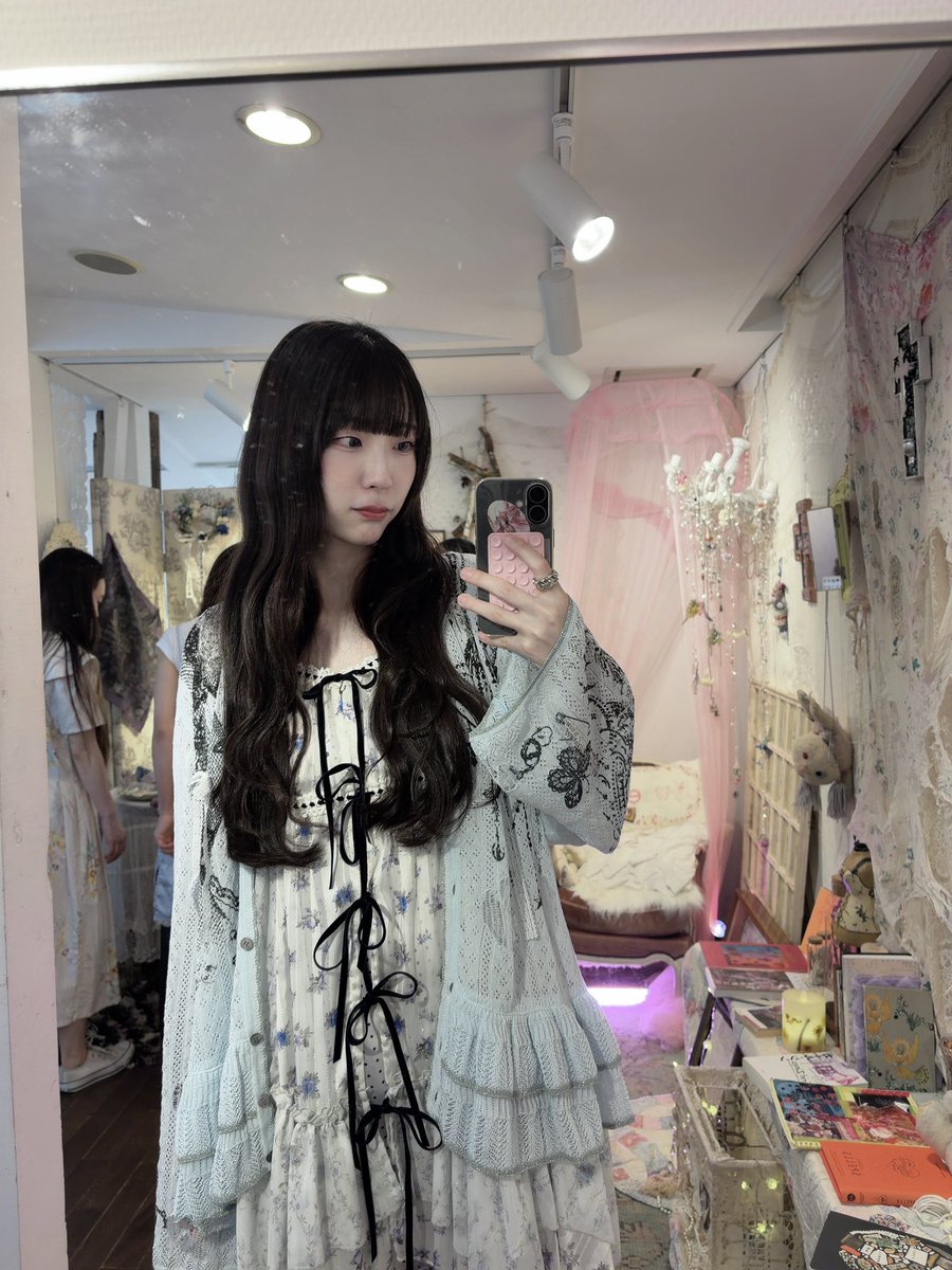 yuri_togetoge's tweet photo. rurumu:のPOPUPSTOREで可愛いお洋服を沢山試着して、超絶可愛いキャミソール（1枚目の写真で中に着てるやつ）を買いました😮‍💨💕 https://t.co/9tGcwkCo6H