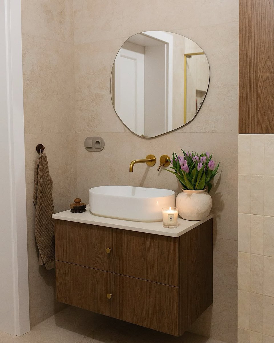 kofiwest_gh's tweet photo. Pretty girls Aesthetic apartment pieces. https://t.co/JwLFMmZ4Dh
