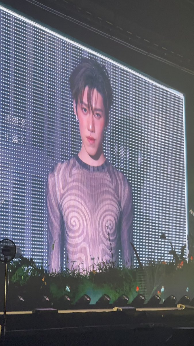 superpjiew's tweet photo. ห๊าาาา พีพีชุดม่วงซีทรูหรอออออออ กี๊ดดดดดด

PP KRIT X TEN CORE0110
#TENCORE0110Concert_Day3
#PPKritt https://t.co/xQBRSfwbti