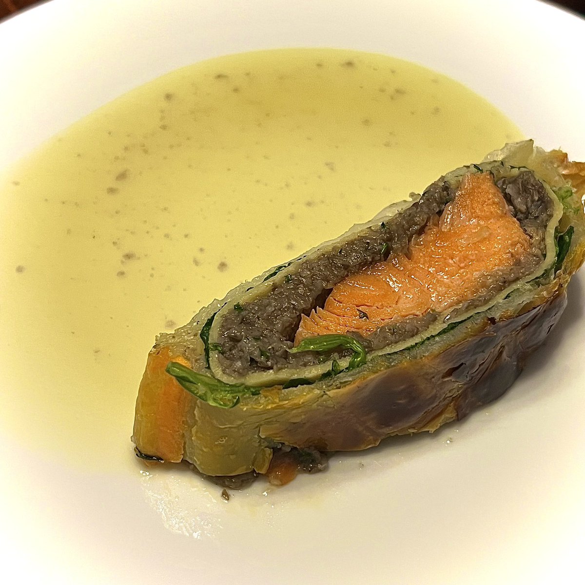 Zero_IRIAM_live's tweet photo. Saumon en croûte https://t.co/3uPp0dtGqh
