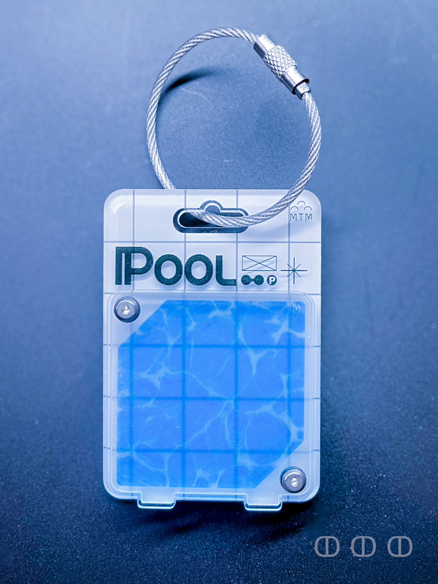 Mitsumecchi's tweet photo. ブリスター風チャームPOOL(liminal) ／ブリスター風チャームのフォーマットを使ってリミナルプールをパッケージングしてみました！UVプリント4面印刷アクリル4枚積層でプールの立体感を表現しています https://t.co/kOL5Z65aQK