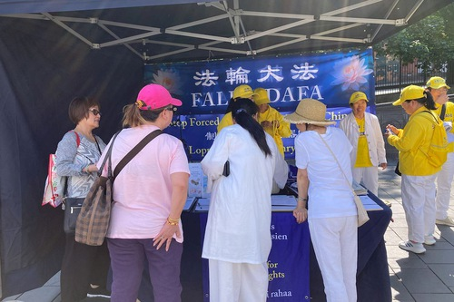 PersecutionOn's tweet photo. Finland: People in Helsinki Support Falun Gong and Condemn the 27-Year Persecution in China
https://t.co/FXQUw52wqv
#Persecution #China https://t.co/oy3U1b5Gm3
