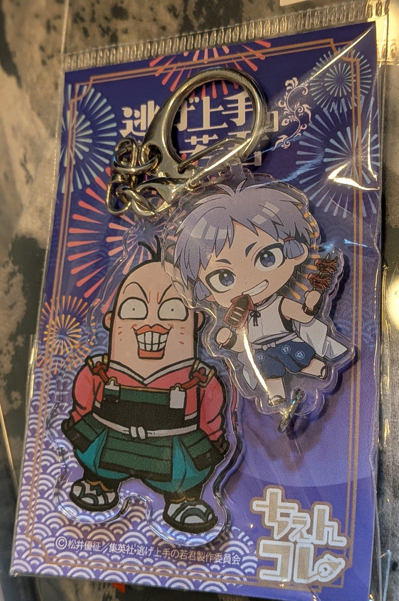 omoro3bot's tweet photo. 推しの限定グッズはなかったので、とりあえず幻覚を紙に刷り込んで立てたりしてました🌾🌰
コジローくんの連結アクキーを買ったので自作の9タローさんをくっつけて更に高い満足感を得たりした。かわいい〜買ってよかった〜😊 https://t.co/TSKHSyDseX