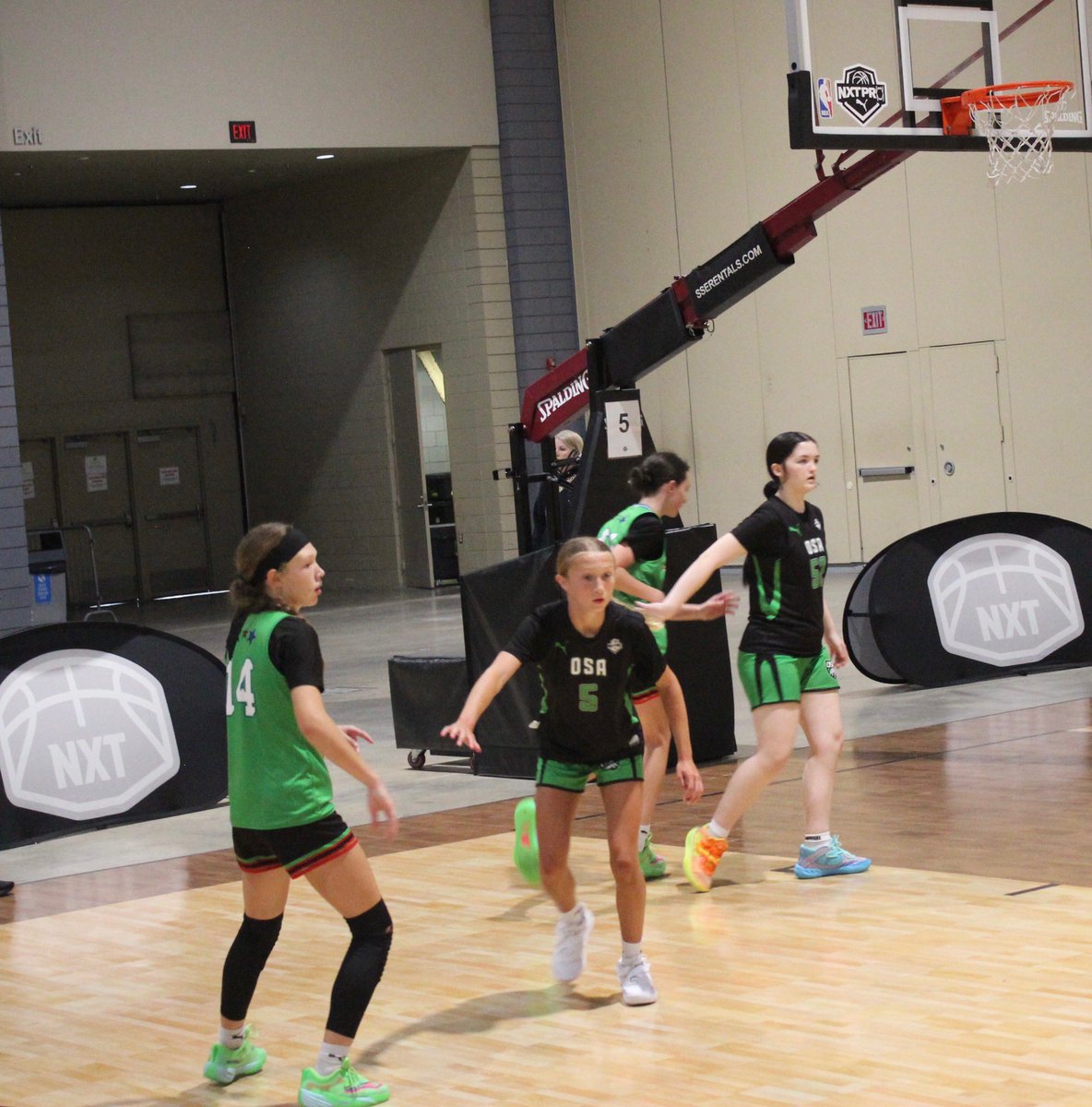 cuhoopsfan's tweet photo. OSA JR. NXTPRO 13U - 45
Just 4215 13U - 42

 Stay focused, stay hungry, and keep working hard.💪🏀💚🖤 https://t.co/WijOqzE5eG