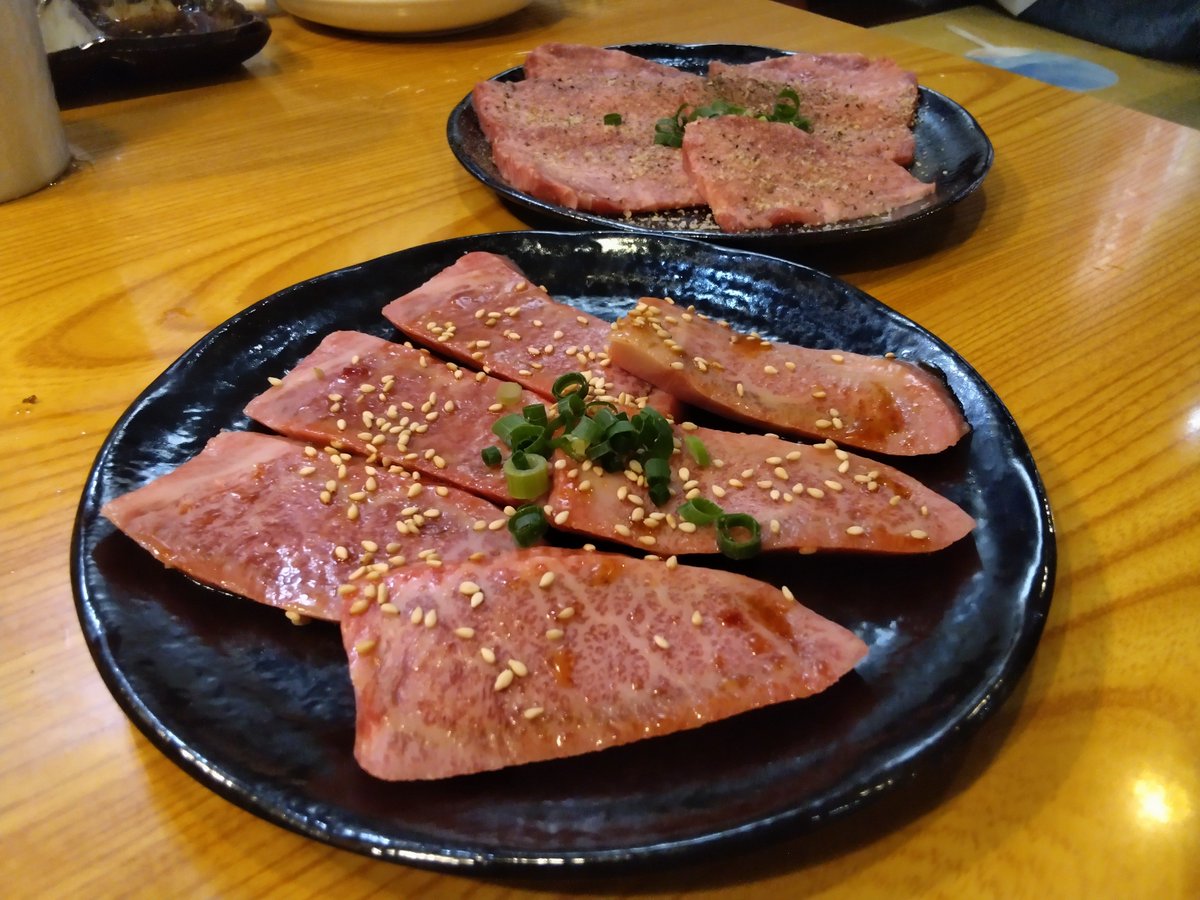 RamenSamSam's tweet photo. 焼肉 一風　カルビとか厚切り牛タンとか

なかなかの極上なお肉たち😏
炭火の遠赤効果でこんがりとジューシーな焼き具合い
パンチあるタレでなお一層食が進みます‼️ https://t.co/3HMhznELB3