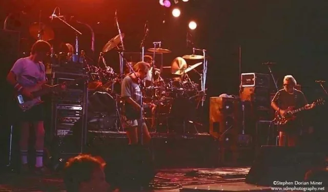 TJStJerome's tweet photo. Grateful Dead July 19 1990  Deer Creek Music Center  Noblesville, IN https://t.co/Fw6Frm9yRv 

        🌹💀 https://t.co/oJ7J8qEYfz
