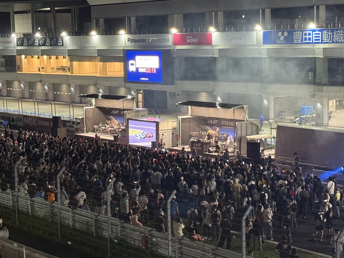 SpeedGisele's tweet photo. DJ大湯も、集客力さらにアップしてる！

#SFormula
#アフターグリッドパーティ https://t.co/N4zrbxVprF