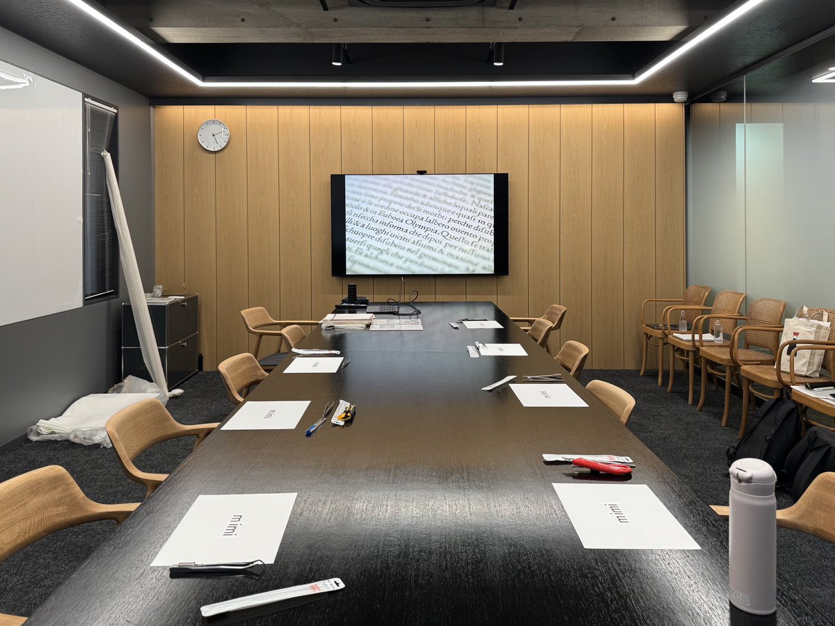 Karakusa_design's tweet photo. 今週から3年ぶりに社内の若手を対象としたタイポグラフィ研修を実施しました。今期もグループ会社からの参加もあり、組織の枠を越えて、デザインの基礎となる視点や考え方を共有する機会にしたいと考えています。
─
#designeducation #typography #gridsystem #GKGraphics #GKdesign #MasahikoKimura https://t.co/pKG6rFTBtm
