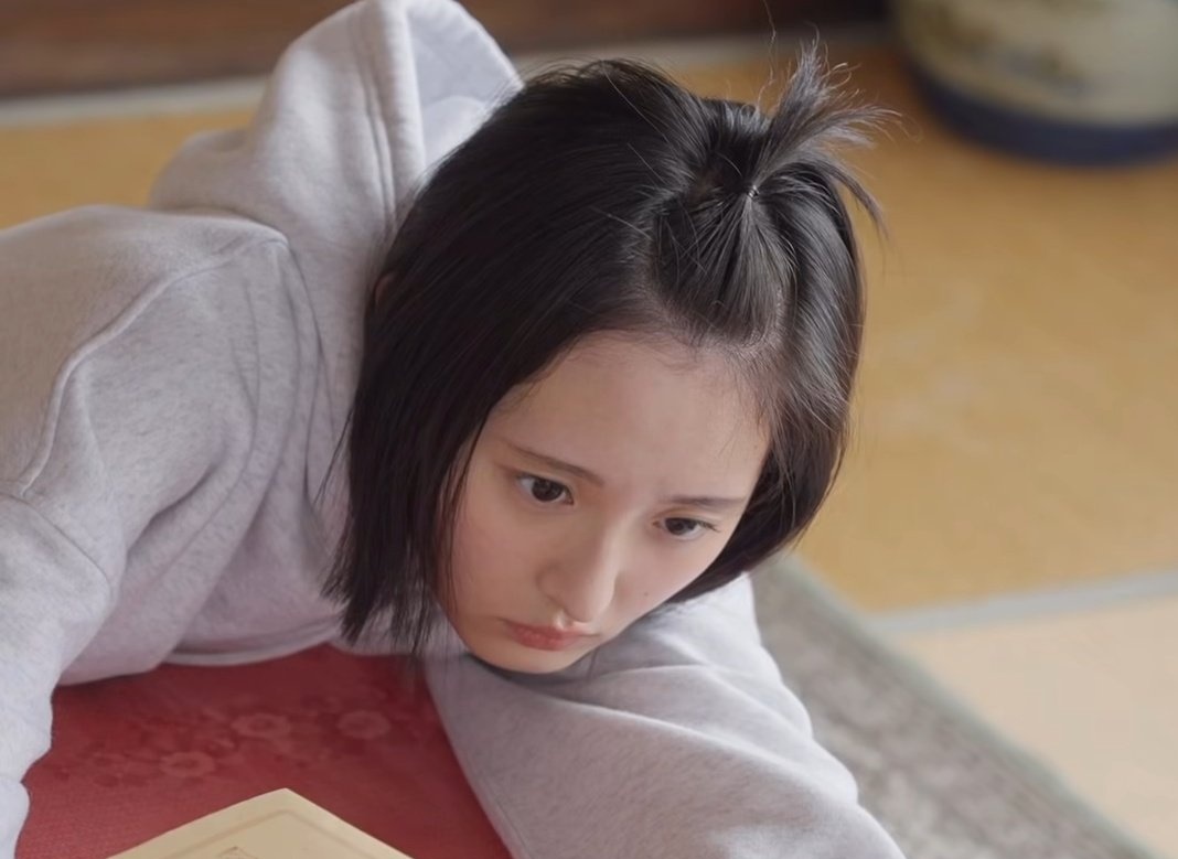 さくちゃん sakutalk 本を読んでから 寝るさくちゃん😪 素敵な時間の過ごし方だね