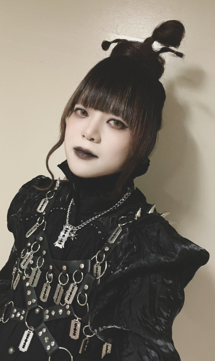 SYUTO_LBO's tweet photo. 聖飢魔II 福岡ミサありがとう〜！

今日は聖徳明太子の髪型で
「めんたいそう」を歌ってみました🎤

めっちゃスベった🫨 https://t.co/ShnuOFx0Oo