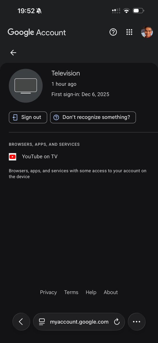 reevedthrnd's tweet photo. I was wondering why there were some weird vids appearing sa Youtube history ko. 

Today lang ako nag-try icheck saan device ba siya naka-login. apparently naka-login pa rin siya dun sa AirBnb where we spent our Dec get-together.

Sorry mih. Stop muna ad free dance tutorials. 🫪 https://t.co/I3r9QzLlvL