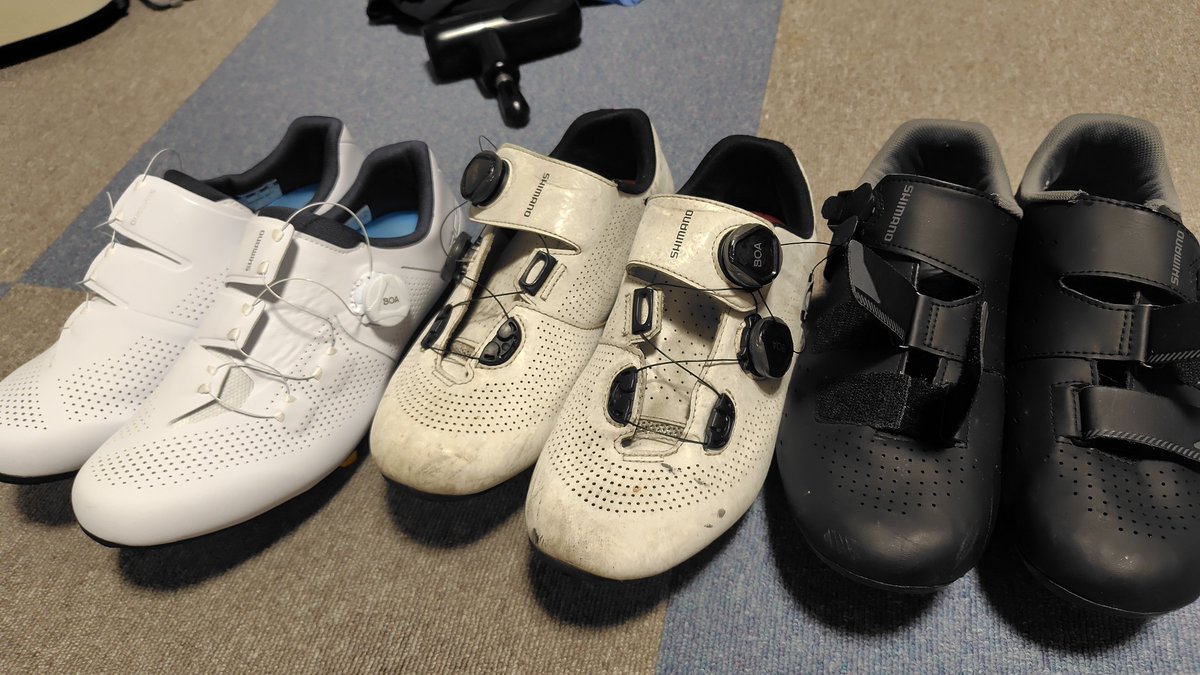 every_Fenix's tweet photo. New Shoes👟

RP3→RC7→RC3

RC7はカカトが割れ
RP3は先日のブルベでつま先が浮いた

今度のRC3はどうなる!?

やっぱりシューズは白い方が強そうw https://t.co/nqJeevQGYb